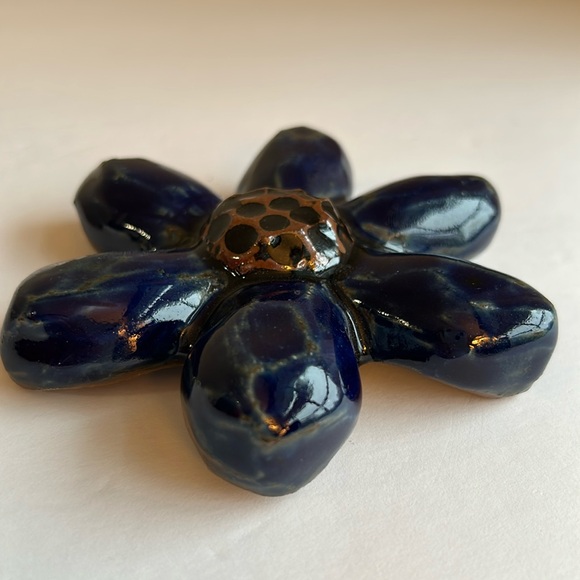 NEW Handmade Ceramic Flower Wall Art in Blue & Brown - Picture 2 of 6
